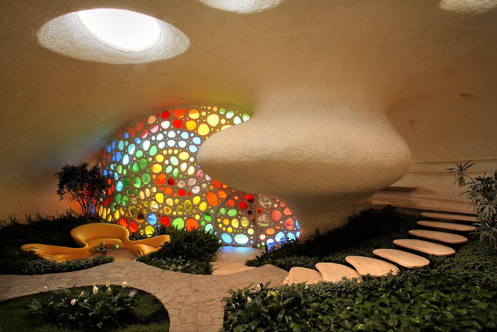 Eye-cacthing Organic Architecture with Whimsical Interior 
