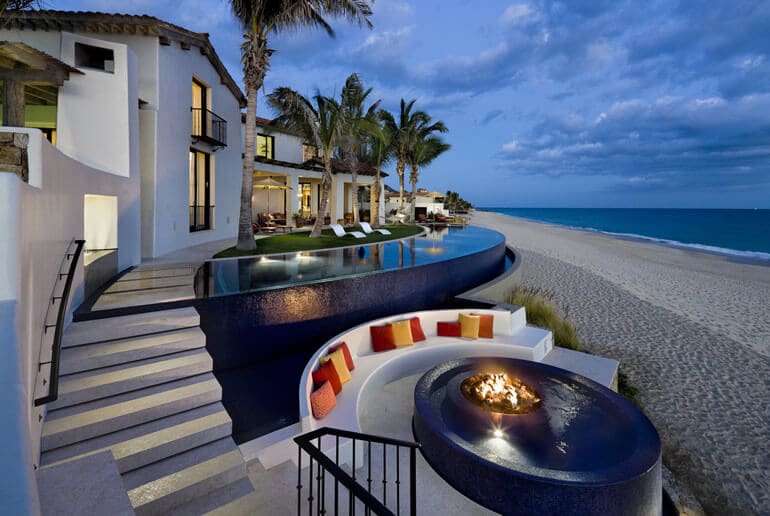 Waterfront Villa in Mexico Designed in a Contemporary Style Interior